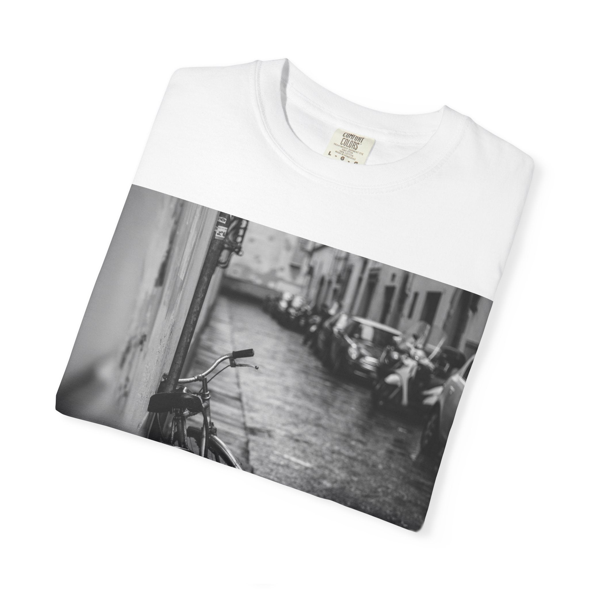 Vintage Bicycle Street Photo T‑Shirt